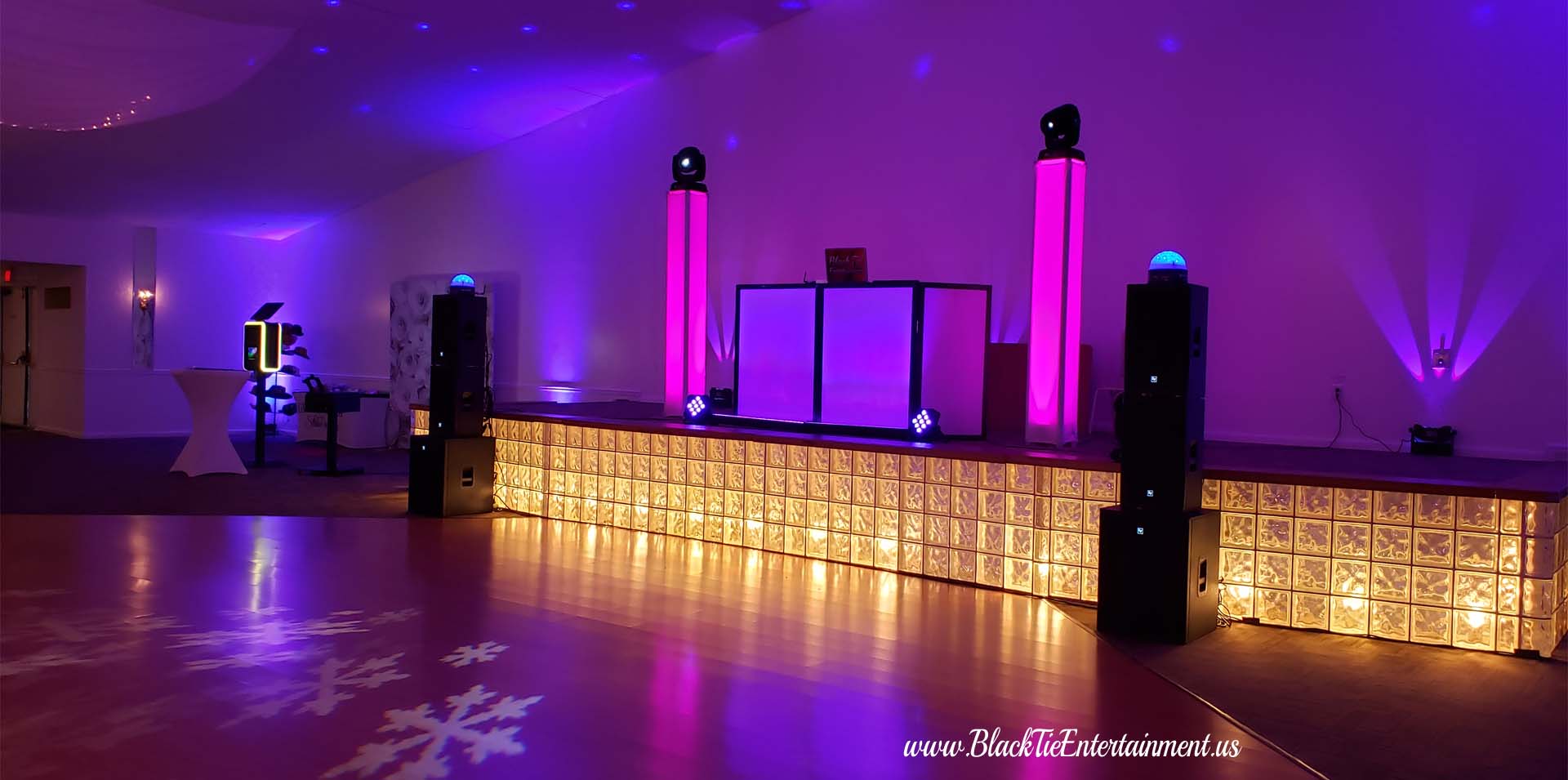 Up Lighting - Black Tie Entertainment at Michauds in Strongsville